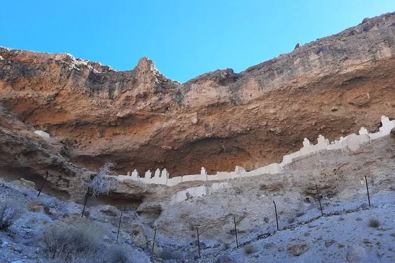 قبرستان هفتاد ملا؛ مقبره‌هایی عجیب با معماری ایرانی