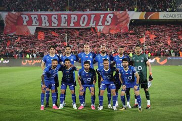 استقلال صدر را به پرسپولیس تعارف کرد